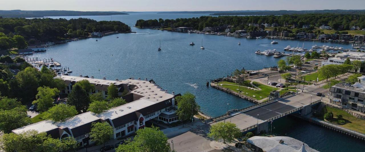 359 Edgewater Inn Charlevoix Exteriér fotografie